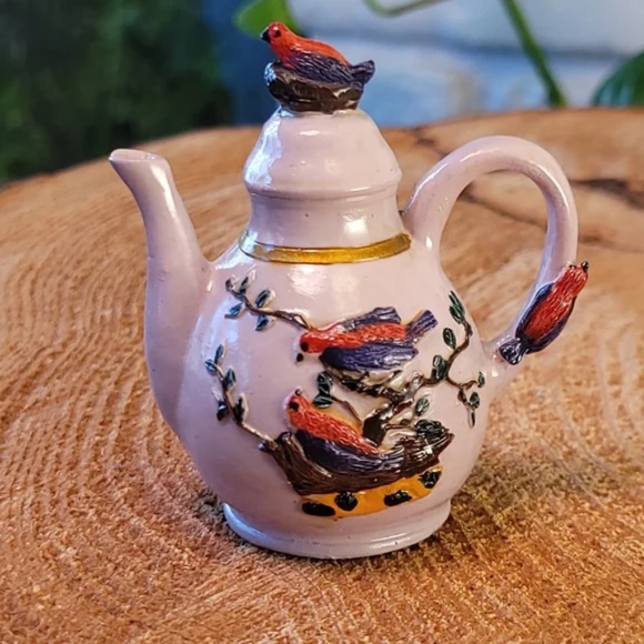 ❤️ Nesting Birds Cast Miniature Teapot - Picture 4 of 6